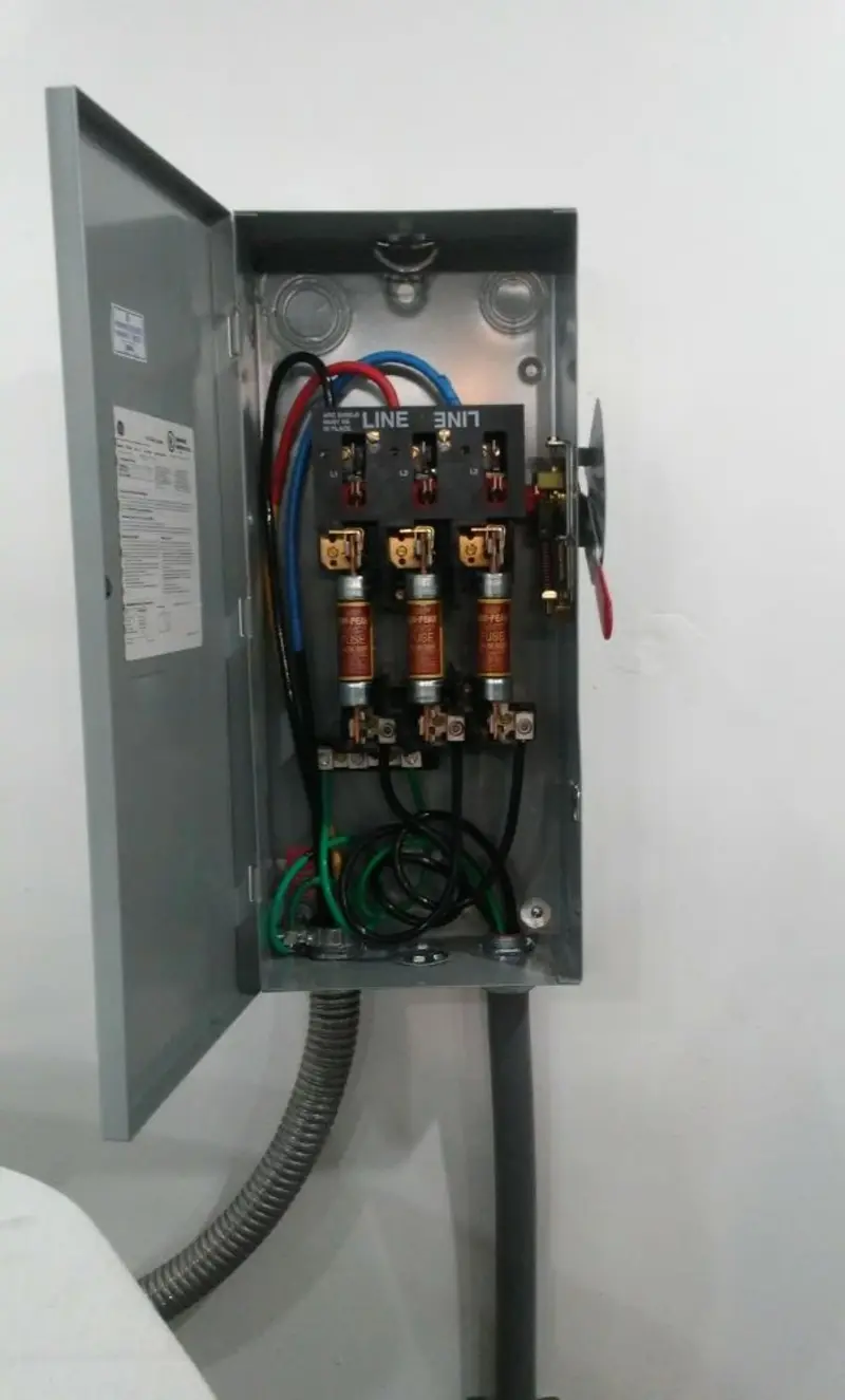 Three-phase disconnect switch installed for Smoke Detector Installation in Pendleton